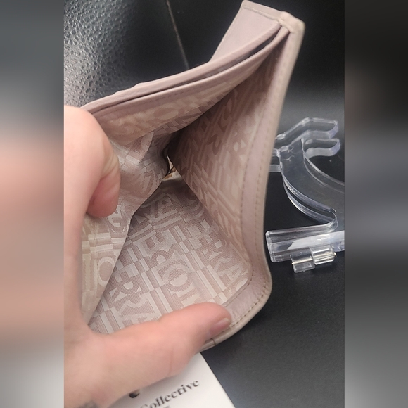 Salvatore Ferragamo wallet - Picture 16 of 17